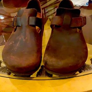 Leather distressed clogs